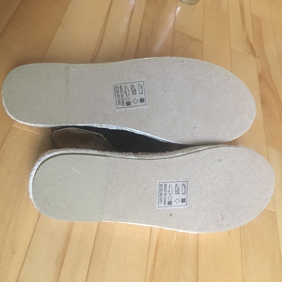 Size 8 sandals - Picture 5 of 6